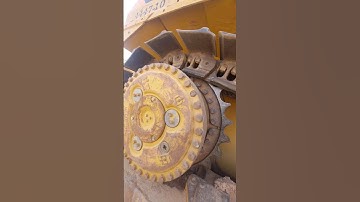 truck motor Gear dozer D9R| the tracks from a CAT D10T for transport.
