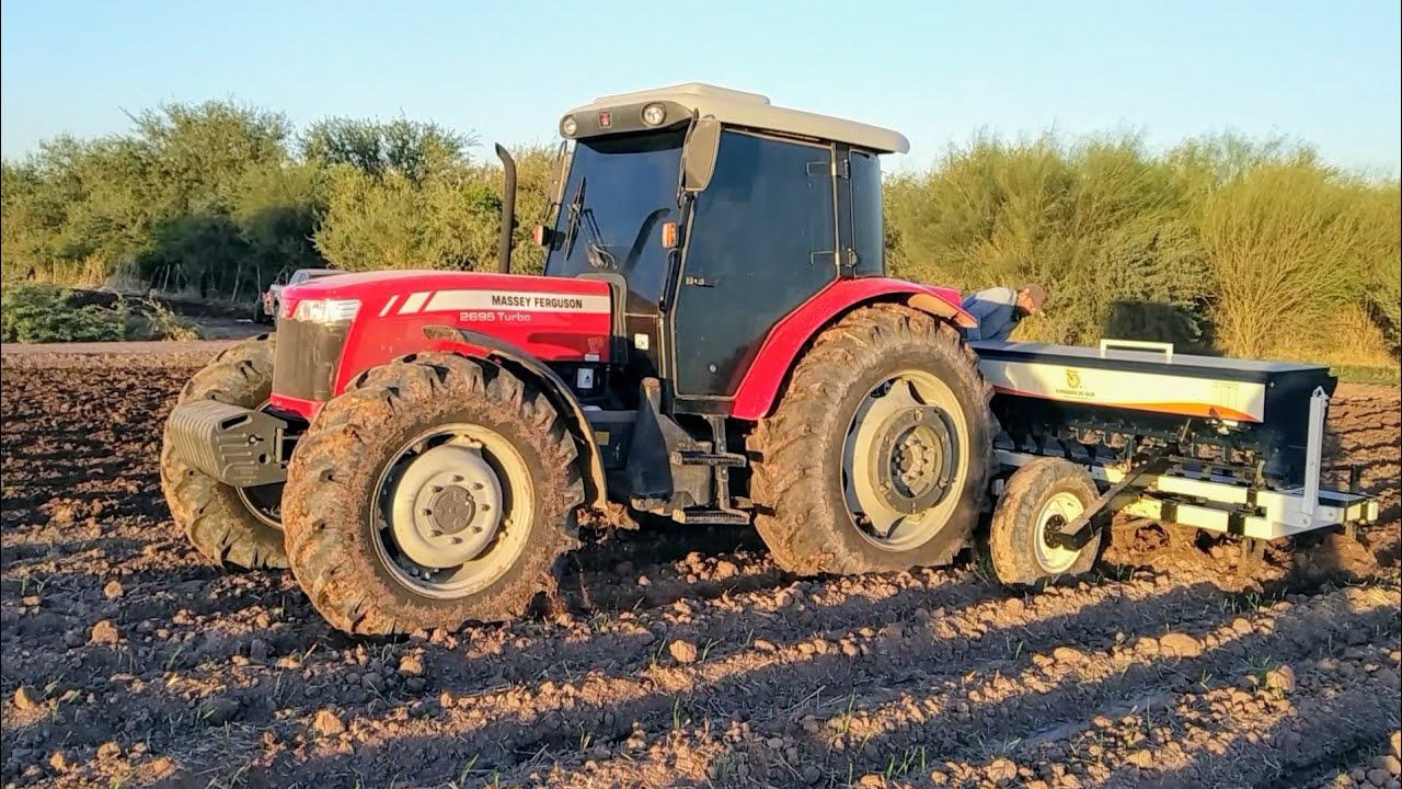 SEMBRANDO TRIGO CON TRACTOR MASSEY FERGUSON 2695 Y SEMBRADORA DEL BAJIO DE 6 SURCOS. SONORA, MÉXICO.