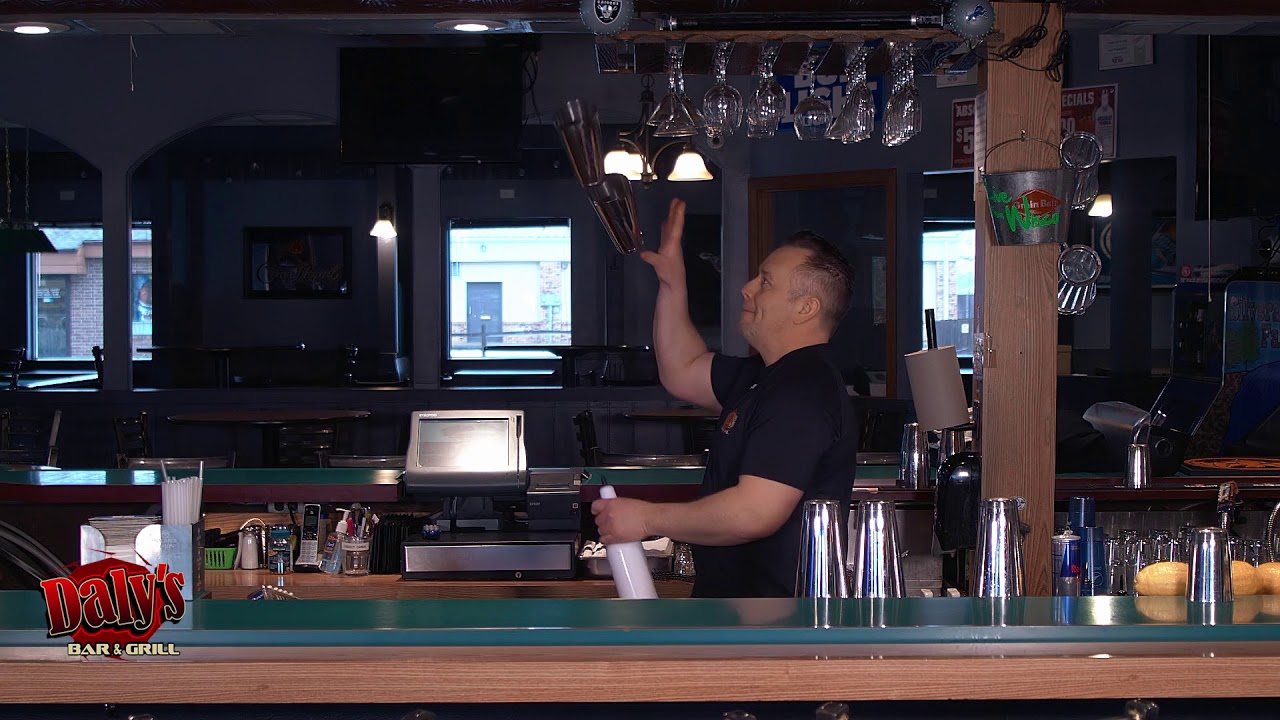 22 Tin Split with Bottle Catch Flair Bartending Lessons Daly's Sun