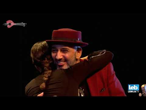 ANA MORALES & RYCARDO MORENO DISTINTOS