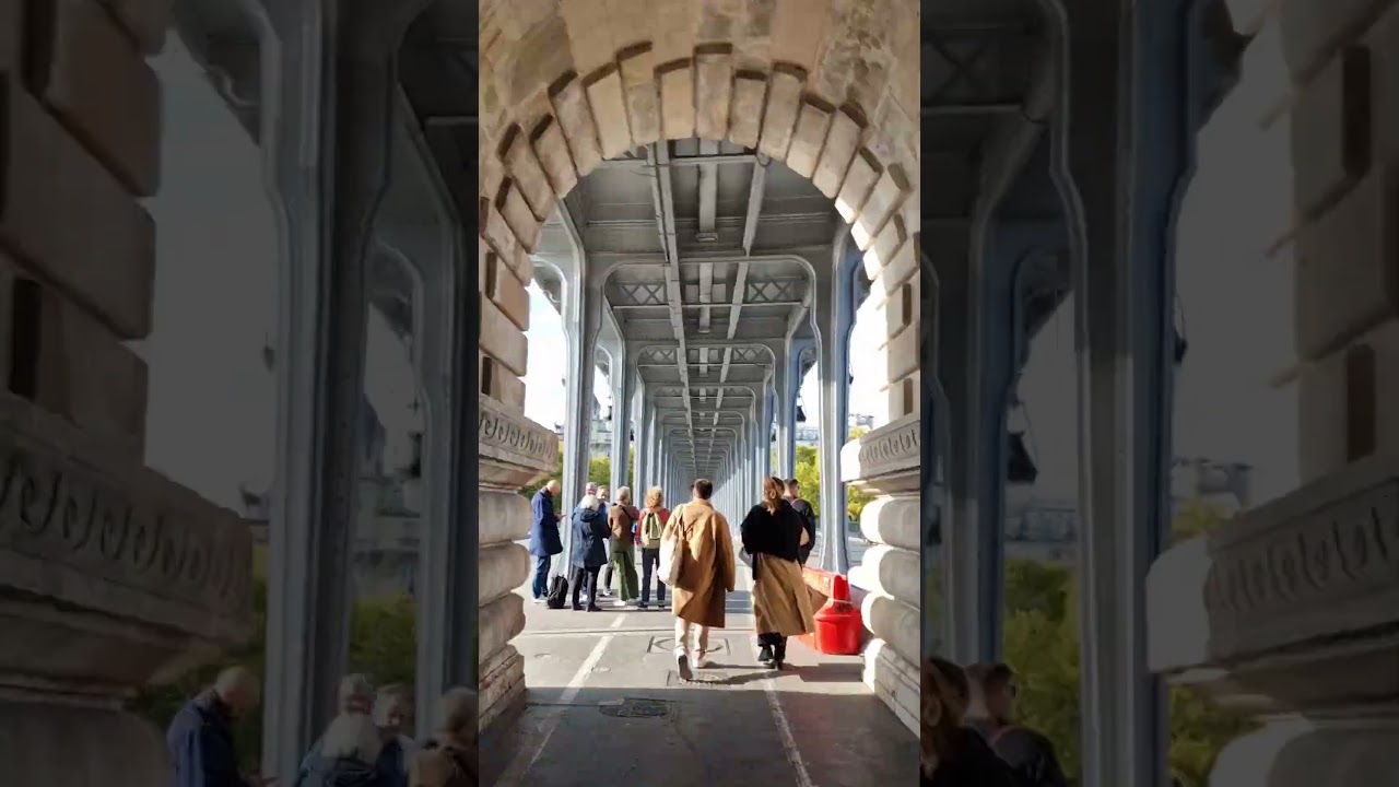 A walk in Paris - Pont de Bir Hakeim 