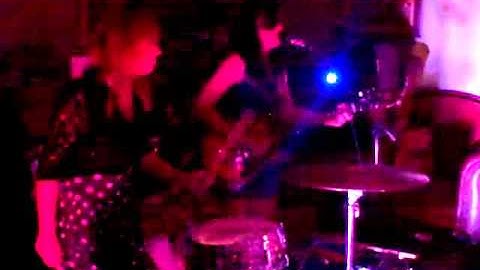 Acorn Bcorn @ Burger Records - Shape that