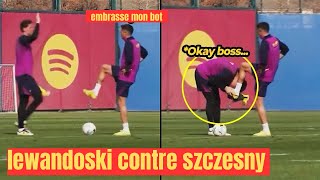 Robert Lewandowski Dire À Szczęsny Dembrer Sa Botte Lors De Lentraînement De Barcelone