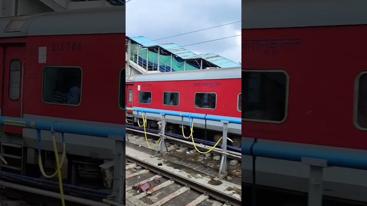 12755 Kakinada Port Bhavnagar Terminal weekly Superfast express standing Platform 10 Secunderabad Jn