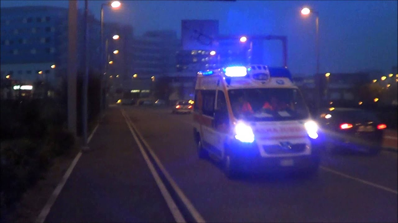 [Full LED]Ambulanza Croce Azzurra Riccione in emergenza -Italian Ambulance responding code 3-