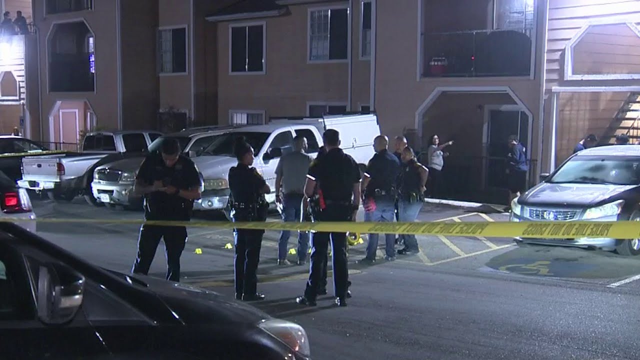 Man wounded in late-night shooting on West Side - YouTube
