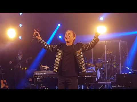 Roby Facchinetti - Il cielo è blu sopra le nuvole Live + monologo Roby