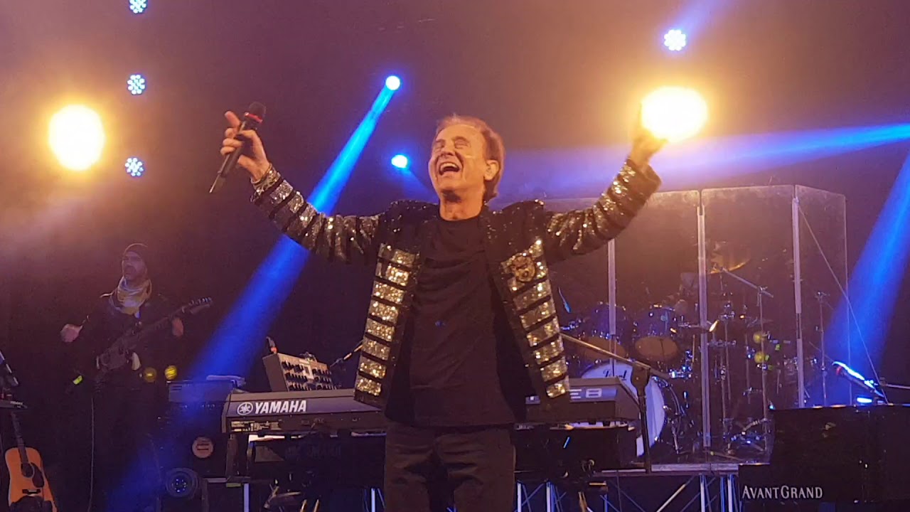 Roby Facchinetti - Il cielo è blu sopra le nuvole Live + monologo Roby