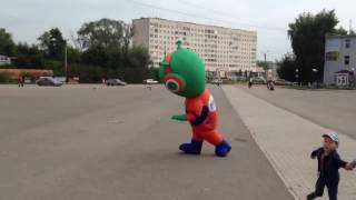 Crazy Alien Dance. Epic dancing promoter