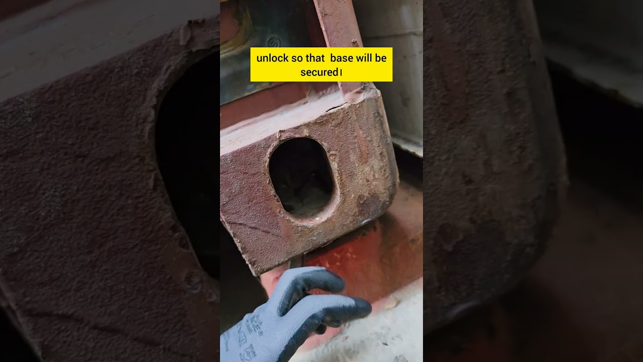 ⁣Thats How Containers Are Secured😱⚓️#merchantnavy #minivlog #lifeatsea #travel #vlog #viralshort #sea