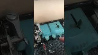 Operating a Double Pigeon Chinese typewriter 双鸽牌中文打字機