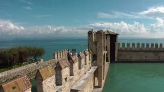 Sirmione Gardasee (Full-HD)(Sirmione ist eine Ortschaft mit 8000 Einwohnern in Italien und liegt am Südufer des Gardasees am Ende einer malerischen, vier Kilometer in den See hinein ..., 2010-10-30T01:06:11.000Z)