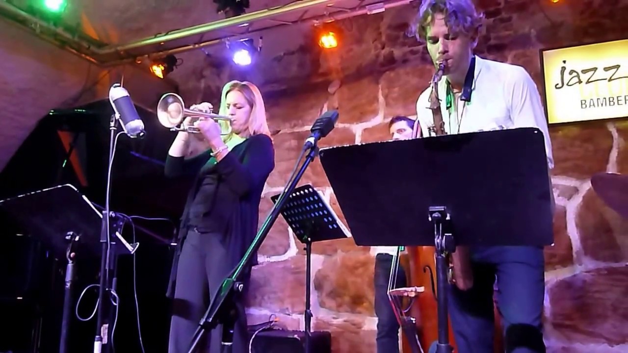 YouTube에서 Tobias Meinhart Quartet & Ingrid Jensen im Bamberger Jazzclub 보기 YouTube에서 Tobias Meinhart Quartet & Ingrid Jensen im Bamberger Jazzclub 보기
