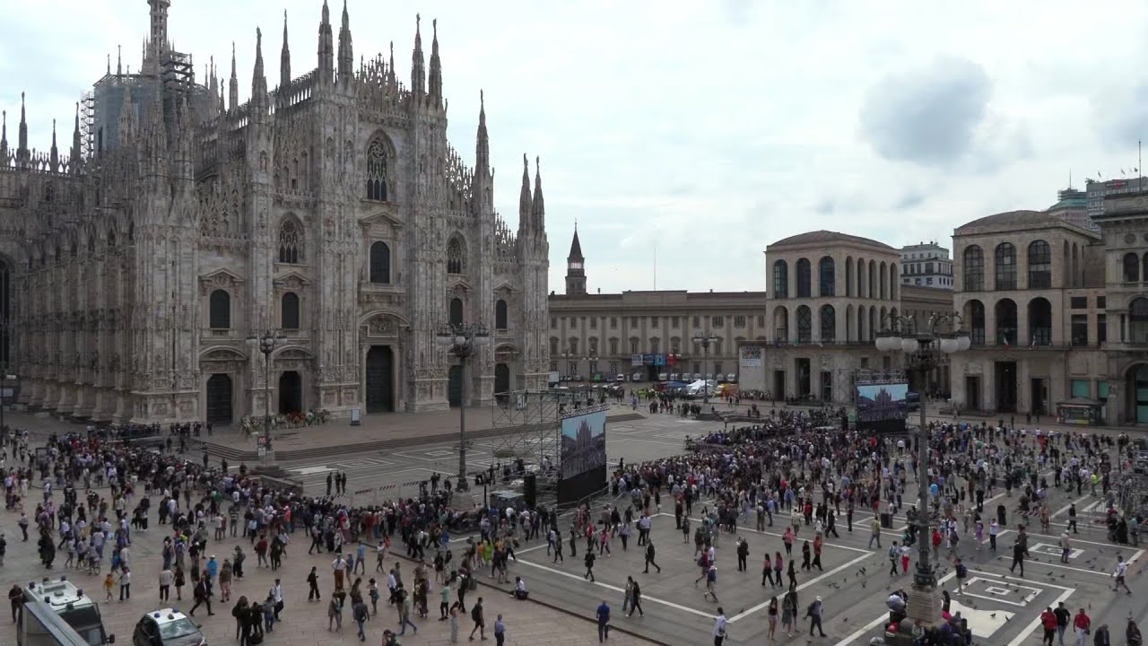 LIVE Funerali Berlusconi, la diretta da Piazza del Duomo: diretta video ...