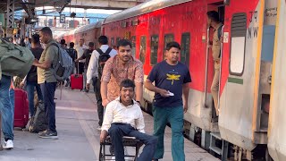 Mewar Exp train journey in Sleeper Class-Sab ka Paisa return Karwaya