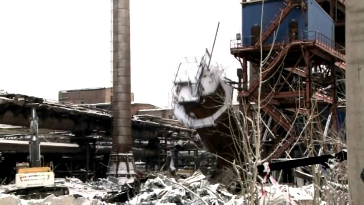 Демонтаж старых цехов ОАО ЧМЗ - YouTube