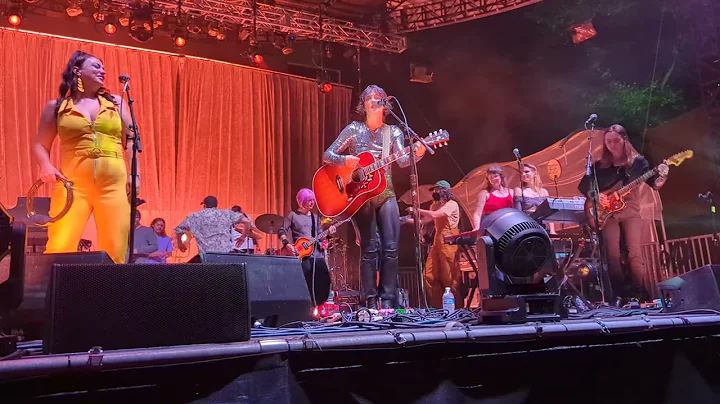 Sharon Van Etten, Angel Olsen, & Julien Baker - Li...
