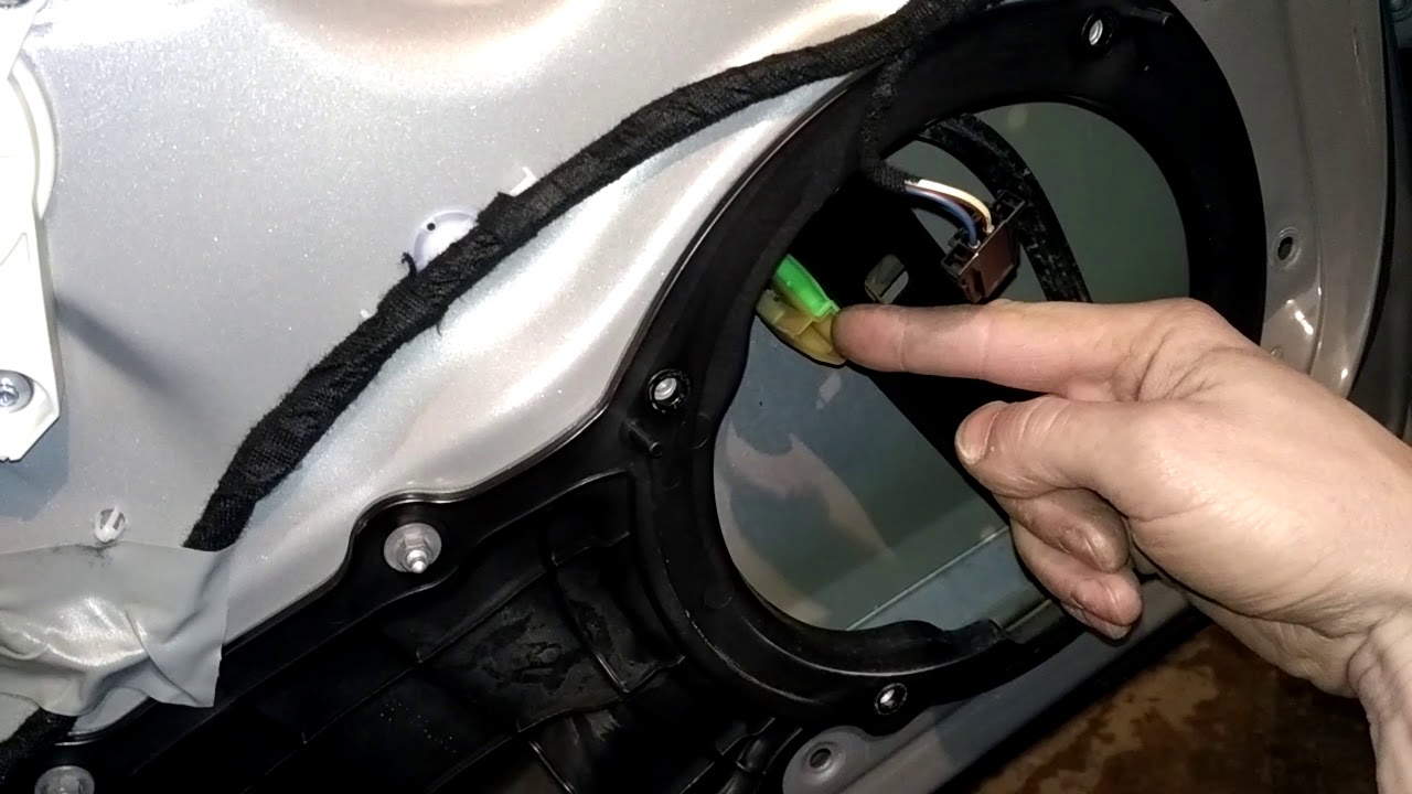 Как снять заменить стекло передних дверей AUDI A6 C7