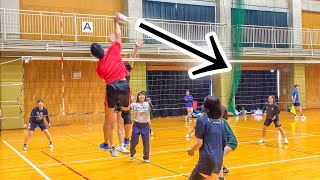 (Volleyball match) Attack with body twist