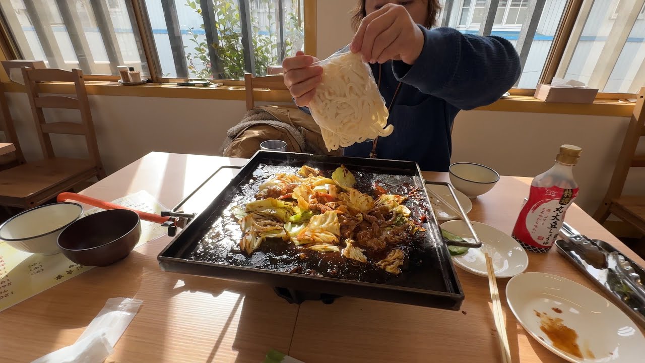 【トンちゃん鶏ちゃん系の鉄板焼き】味噌を絡めていただくのでごはん＆ビールが必須！！三重県津市「海山食堂」