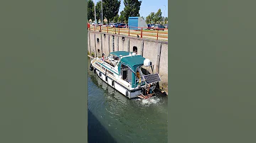 ??? Vlissingen Netherlands ???? Sluicebox @TravelwithHugoF  #boatlock #sluicebox #sluice #sluis
