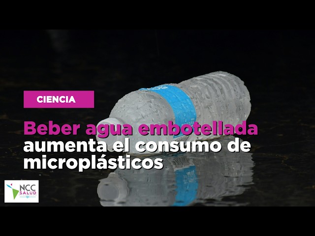 Beber agua embotellada aumenta el consumo de microplásticos