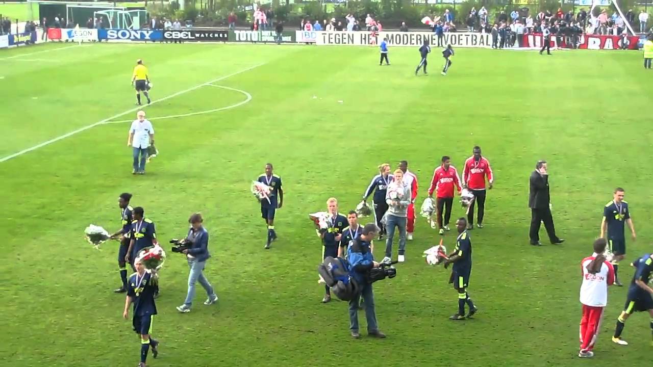 Afca Ajax Vak410 - Publiek bedankt (Kampioenswedstrijd A1).MOV - YouTube