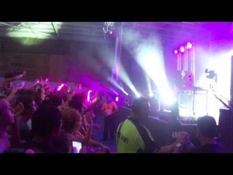 Skrillex - Mash up & 'I Want to Kill Everybody..' Live @ Perth Creamfields 2011
