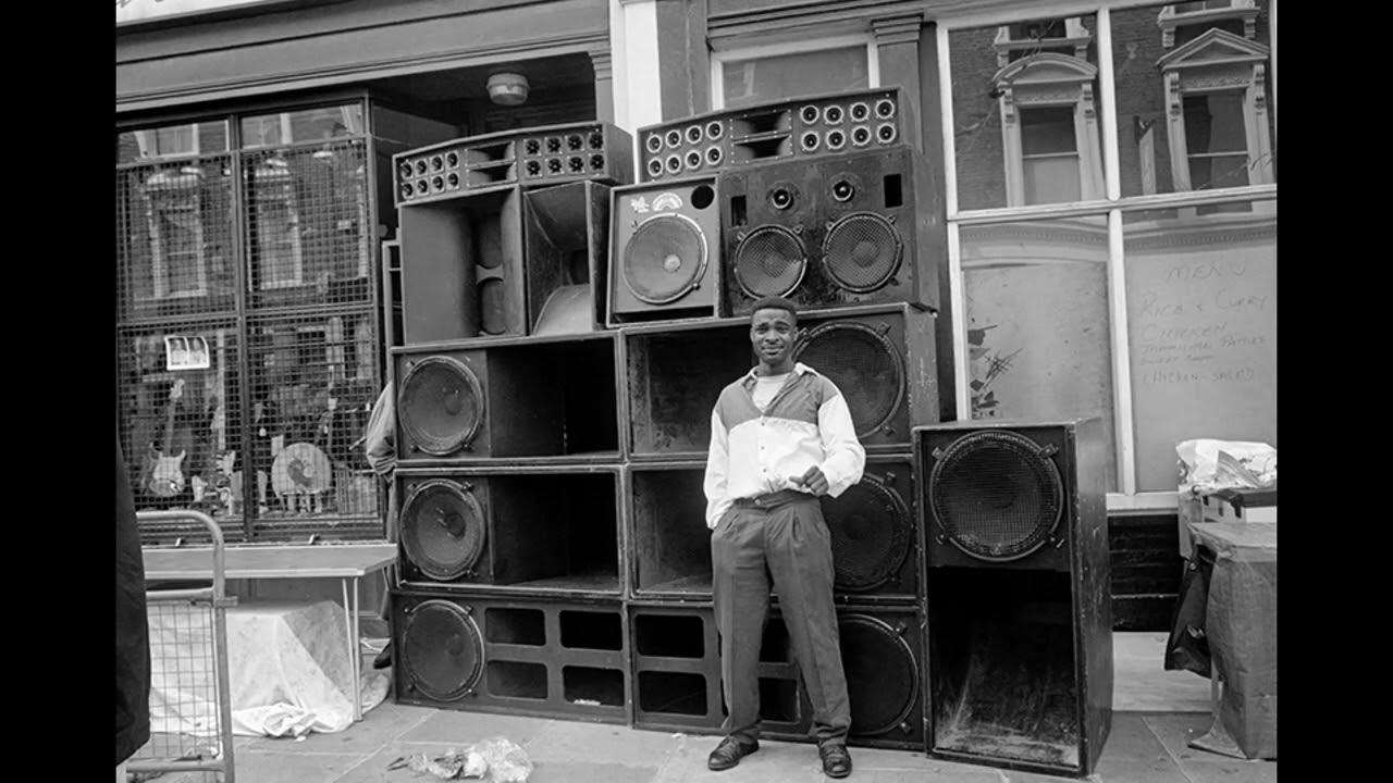 The building is of sound. The building is of sound. Building sounds. Grateful dead wall of sound. Стена звука.