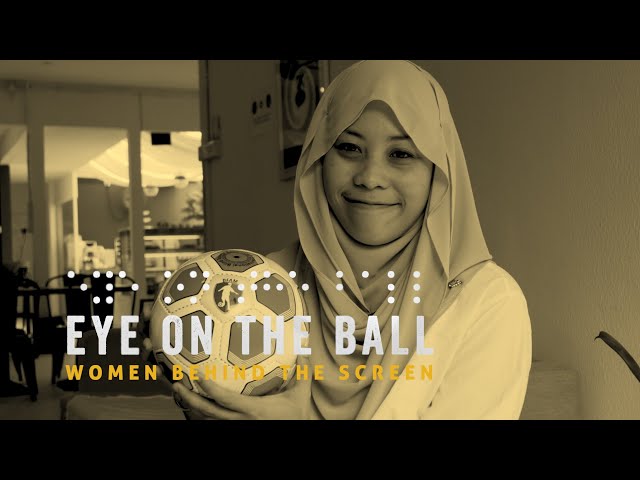 Pengarah filem, Nadiah Hamzah, sokong pasukan bola sepak orang buta Malaysia | EYE ON THE BALL class=
