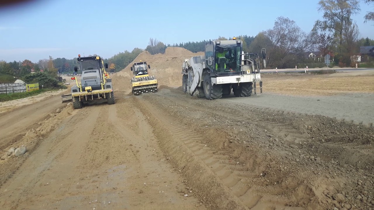 2018.10.11 WYKONYWANIE 1 WARSTWY NASYPU ULEPSZONEJ SPOIWEM HYDRAULICZNYM W KM 23+000 - KM 23+170