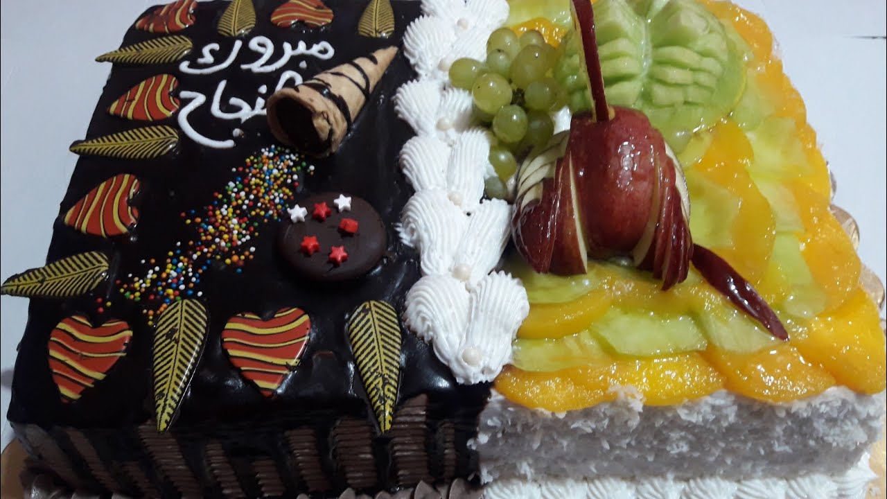 تورتة مقاس ٣٠×٢٥بطريقة الاسبونج والتزين نص فاكهة ونص شكولاتة