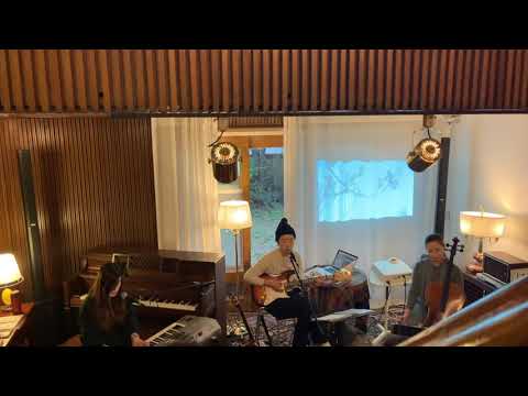 수상한 커튼(mystery curtain) _ 잠들지 못한 밤/4월