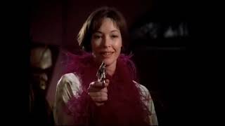 Lois & Clark 3x20 14 - Mini Superman saves Lois