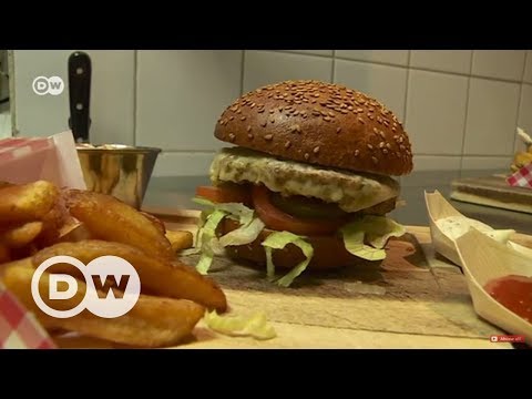 Çevre dostu böcekli hamburger - DW Türkçe