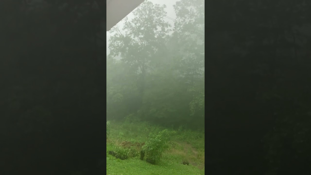 Severe storms moving thru with 70mph winds