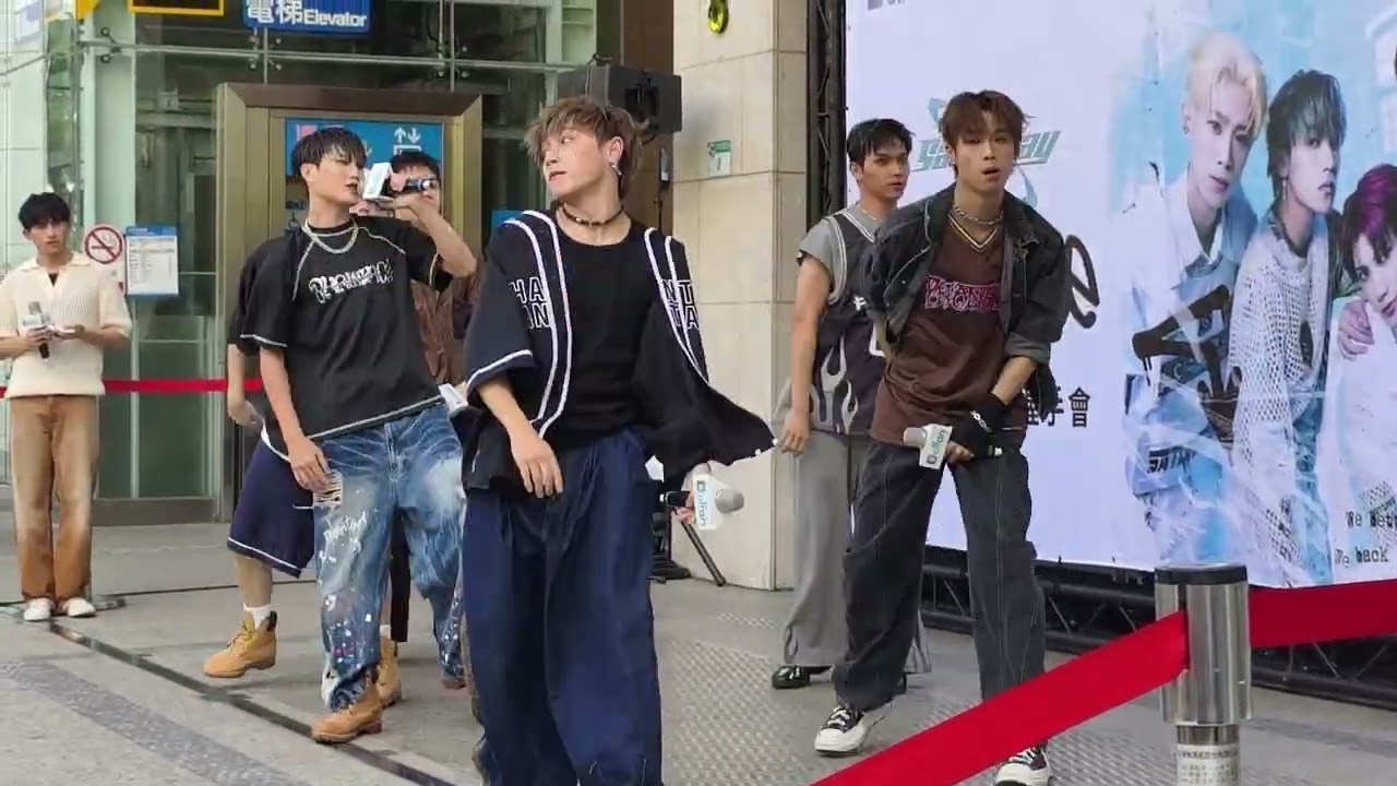 #saturnday #熱門 #推薦 #統一時代百貨 #taipei #taiwan Saturnday數位歌曲紀念握手會