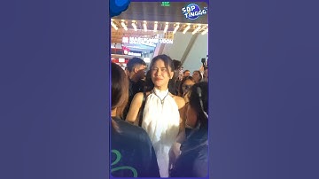 Ca sĩ Hà Nhi mặc váy ngắn, loay hoay giữa đám đông để tìm gặp Quốc Thiên