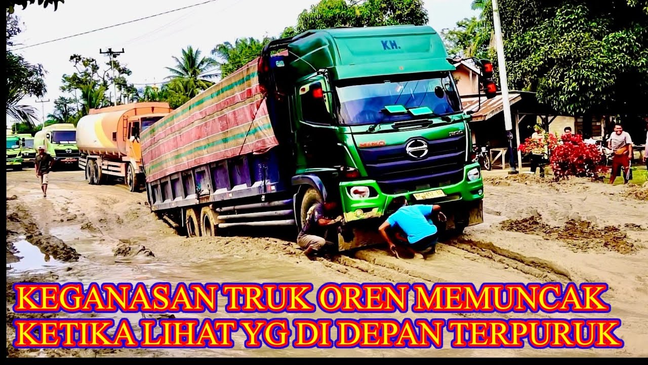 Злокачественность FUSO ВОДИТЕЛЯ ПОВЫШАЕТСЯ НА РАЗРУШЕННОЙ ДОРОге