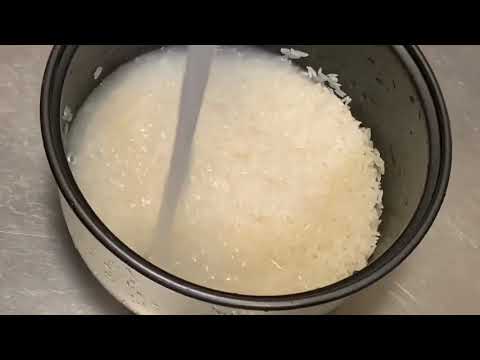 Video: Hvordan Koke Ris Perfekt I En Riskoker Og På Komfyren