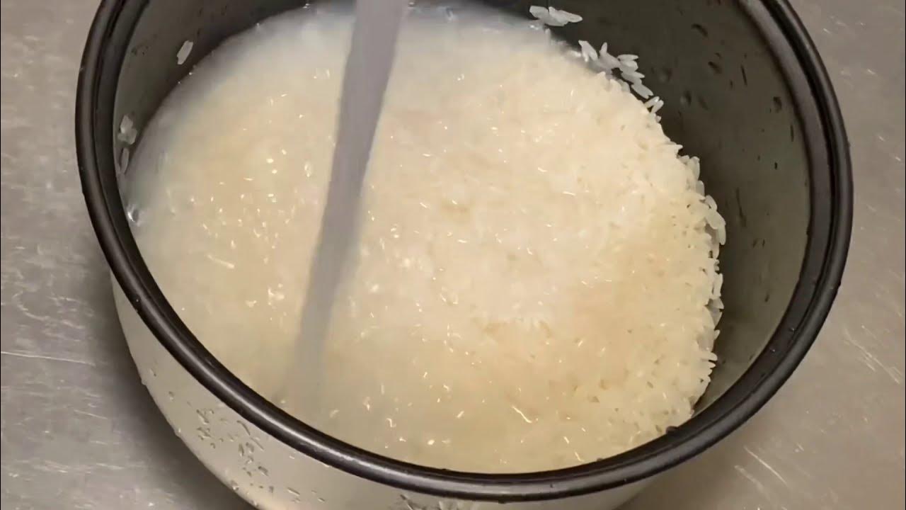 How to Make Perfect White Rice in a Rice Cooker - FoodieZoolee