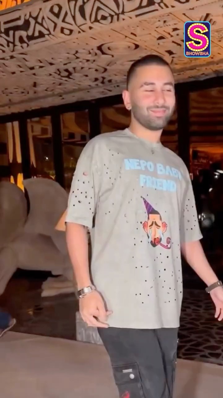 The ‘Liver’ Orry Looks Bindaas In His Special Slogan T-Shirt ‘Nepo Baby Friend' | N18S | #trending