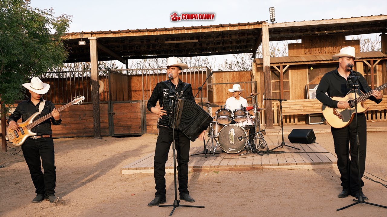 Los Chavalones - Se Les Aparecio El Cuervo [En Vivo]