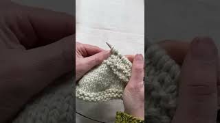 #knittingforbeginners how to knit a Central Double Decrease (CDD). #knitting #knittingtutorial