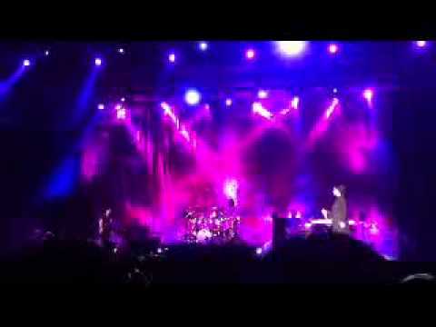 Cranberries Live in Taiwan singing Linger! (06.04....