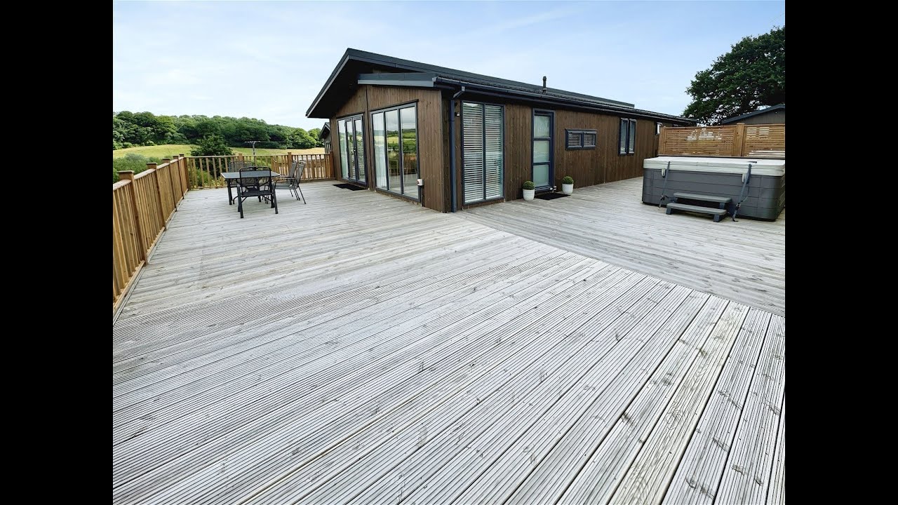 Luxury Holiday Lodge 4 Beds 2 Bathrooms on a 5* Site in Devon