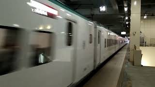 434次&421次EMU3000自強號七堵站同時通過