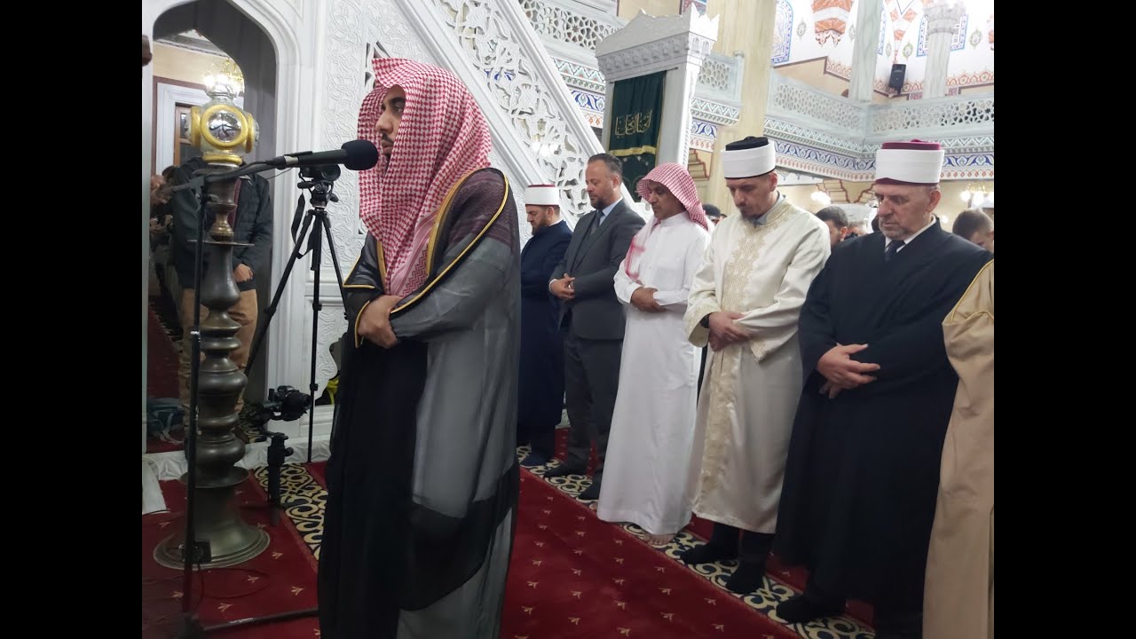 Falja e namazit të sabahut nga imami i Qabesë, Abdullah Avad el-Xhuheni,  në Mitrovicë
