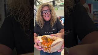 פרנה טרייה, מטבוחה וקציצות דגים עם כל הרוטב והפלפל יש שילובים שפשוט מרגישים כמו יום שישי