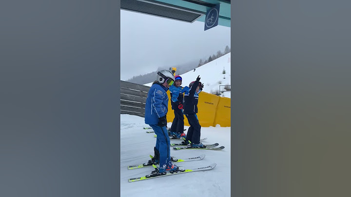 Young Skiers Sing On Chair Lift || ViralHog